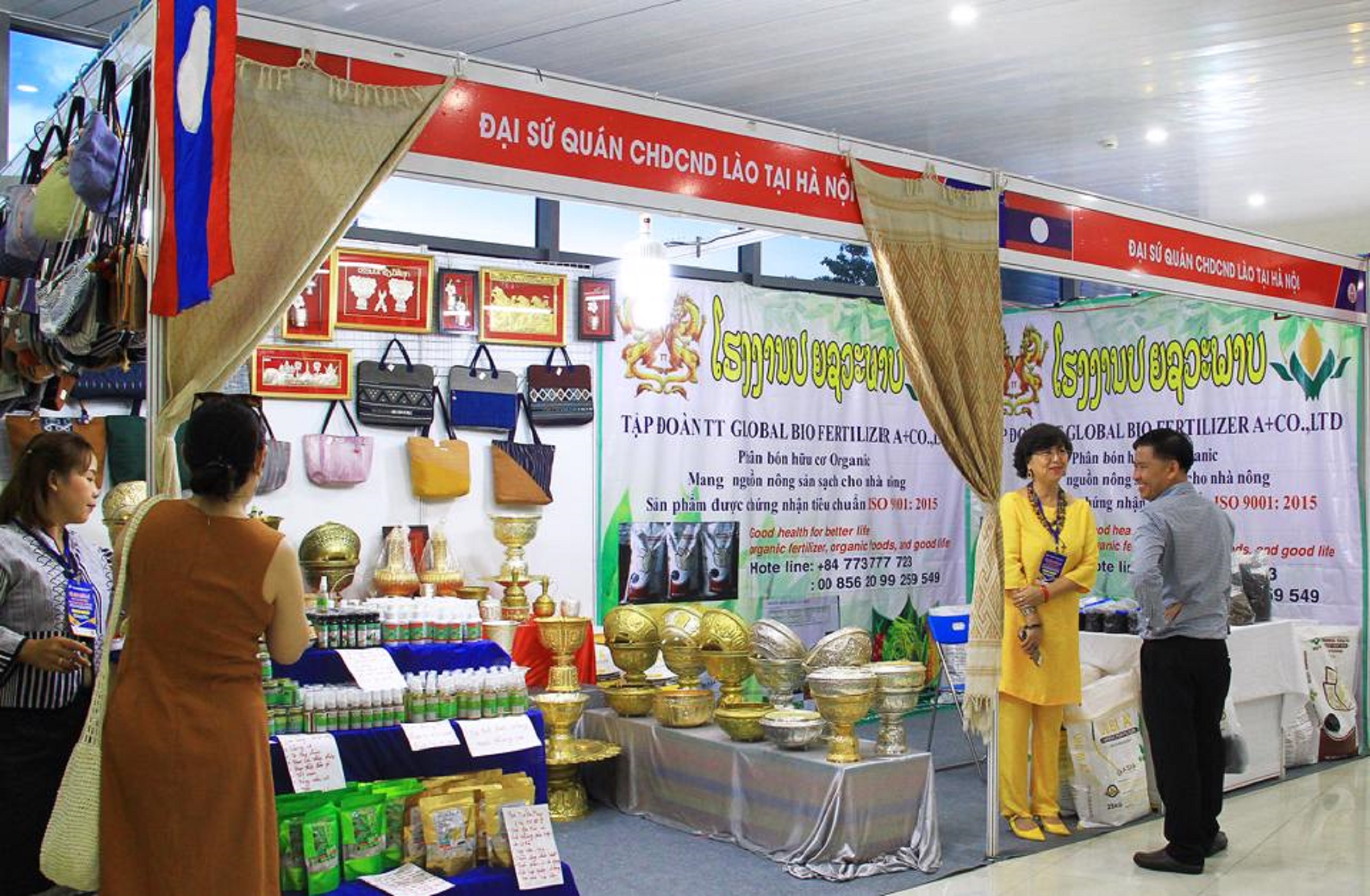 Đặc sản vùng miền hội tụ trong hơn 400 gian hàng tại Hội chợ quốc tế Hành lang kinh tế Đông Tây – Đà Nẵng
